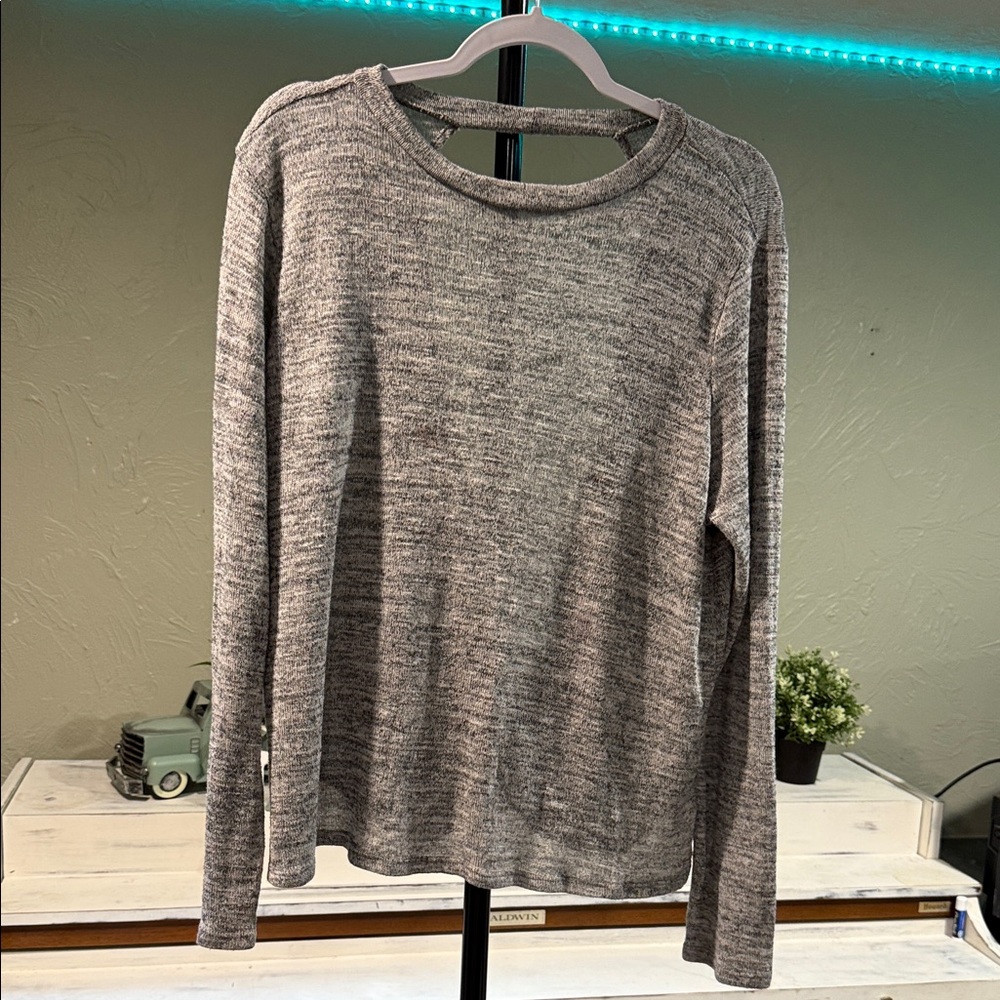 Gray open back long sleve sweater